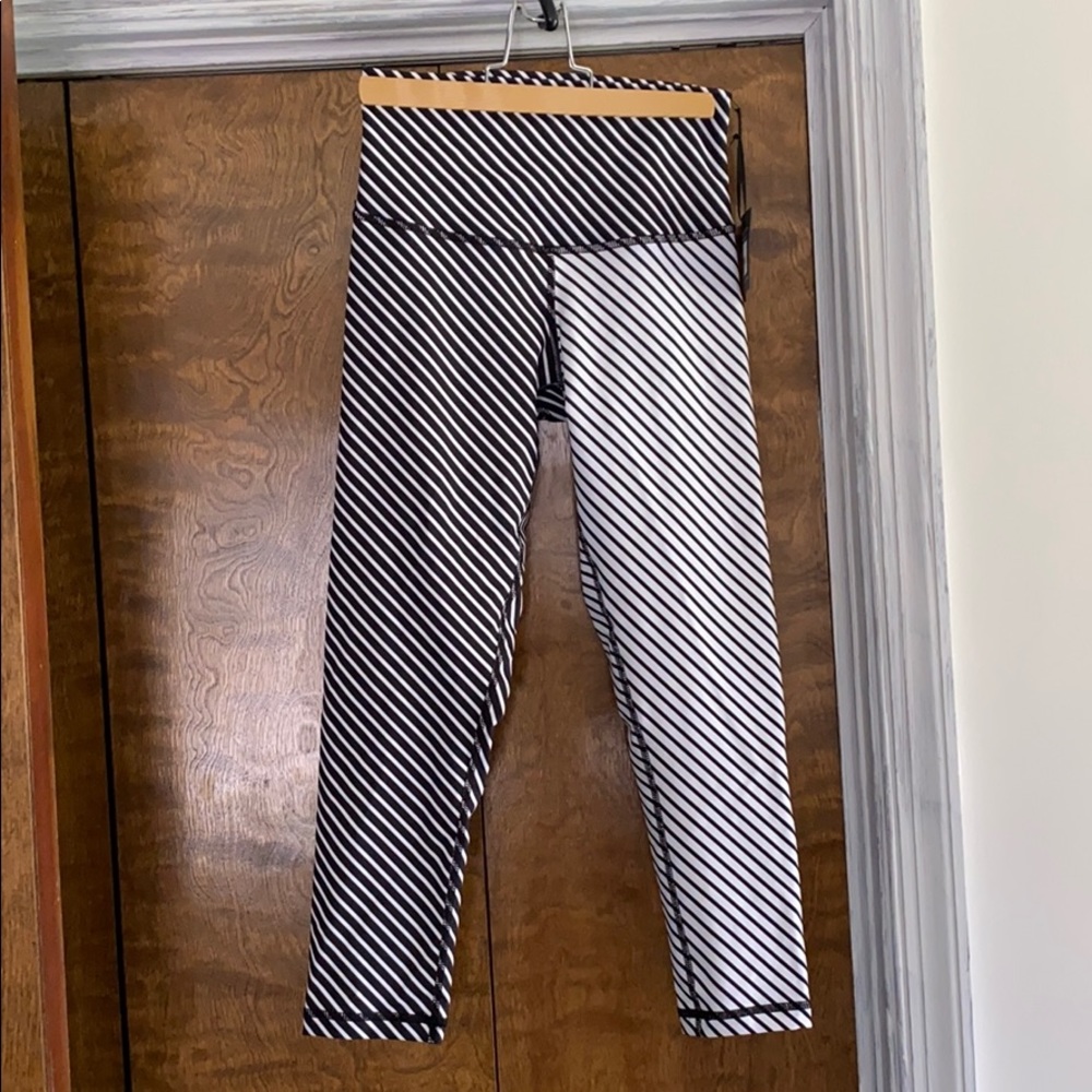 NWT DYI Sport Crop Leggings